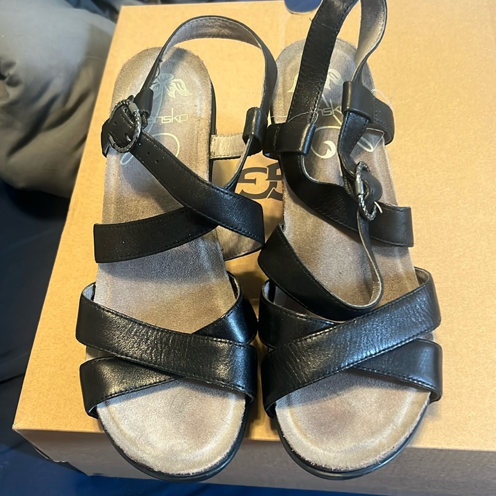 Dansko Frida Black Leather Strappy Wedge Sandal EUR 39, gently worn